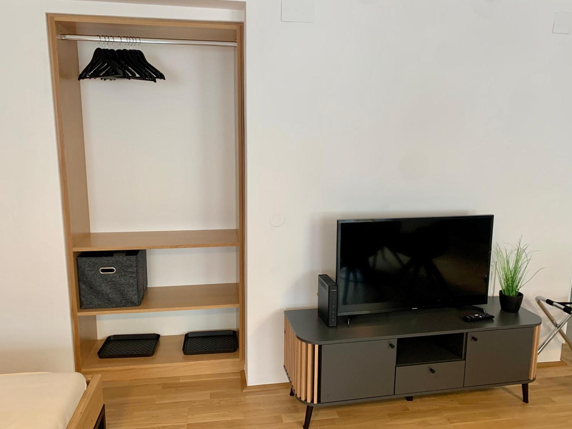 Air-Conditioned, Quiet Apartment With A Terrace In Center Of St Poelten - Smart Tv Sankt Poelten Luaran gambar