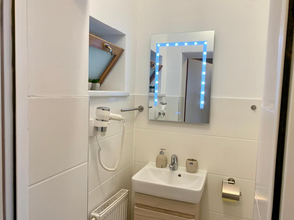 Air-Conditioned, Quiet Apartment With A Terrace In Center Of St Poelten - Smart Tv Sankt Poelten Luaran gambar